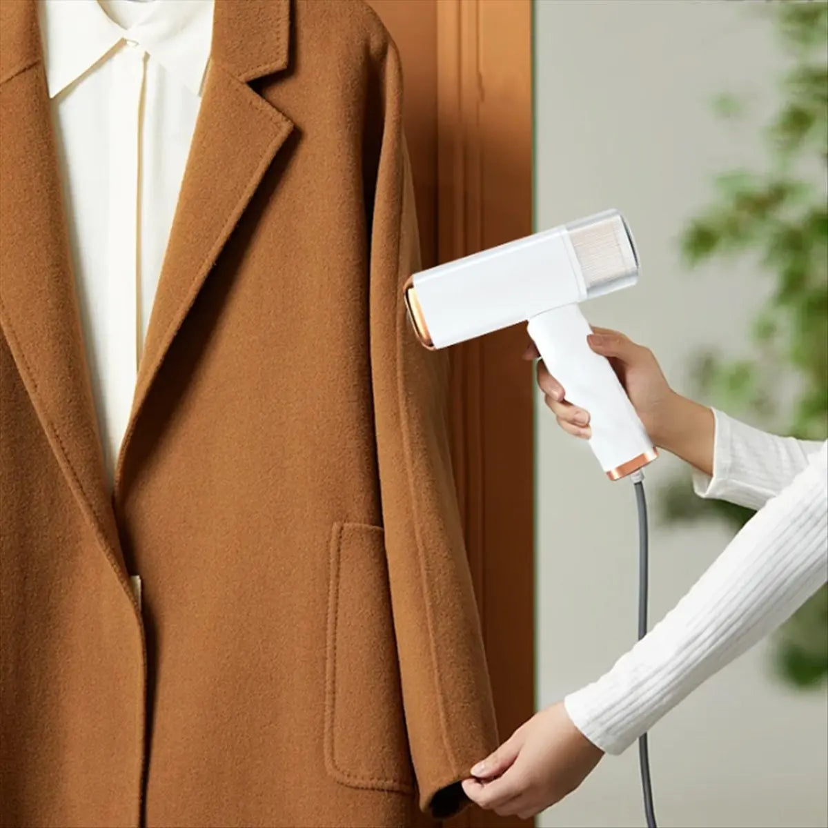 LumaVoyage Travel Garment Steamer — Portable 120ml Fast Heat-Up Wrinkle Remover